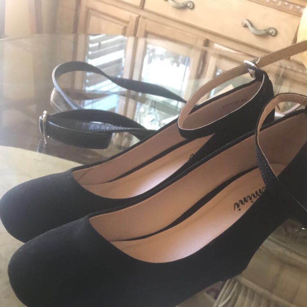 Only worn once they are too big for me size 8 1/2